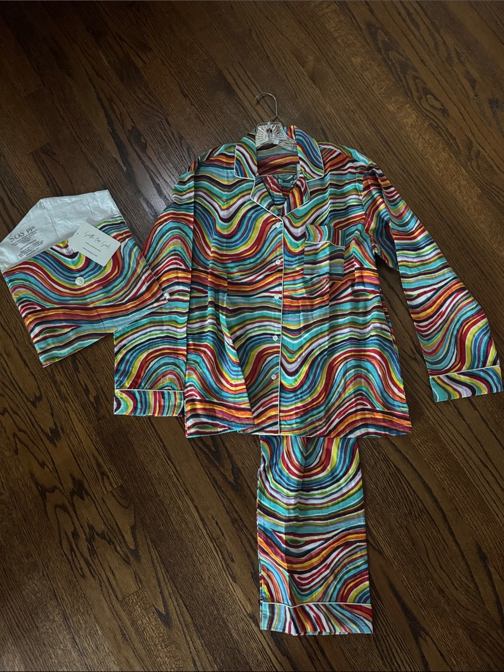 Soothe Our Souls shirt style elastic waist pajama set. Storage bag. Medium. NWT.